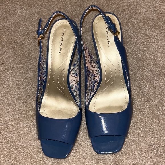 Tahari heels, barely worn - Picture 2 of 3